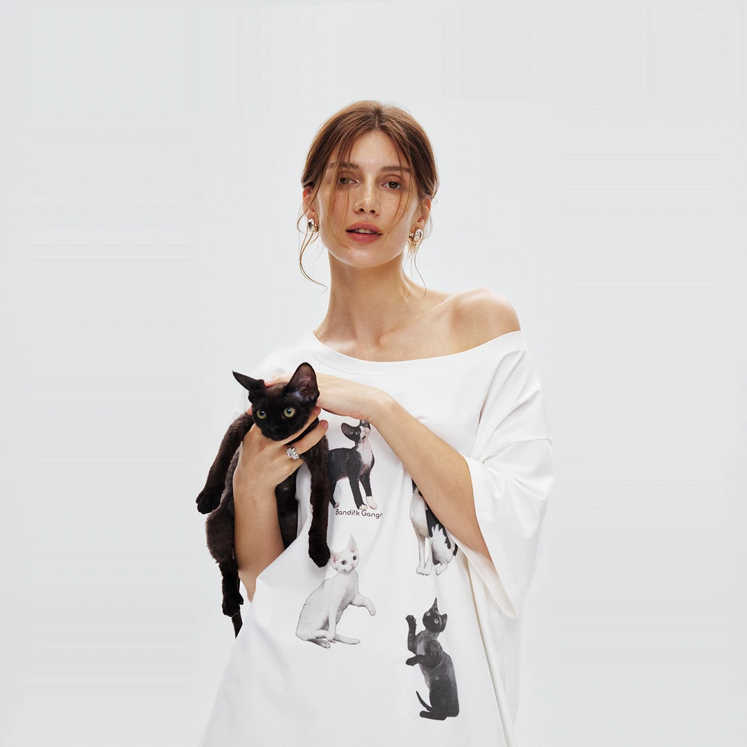 BGt 卡通印花德文猫咪短袖T恤女斜肩型露肩显瘦上衣 BanditkGangn