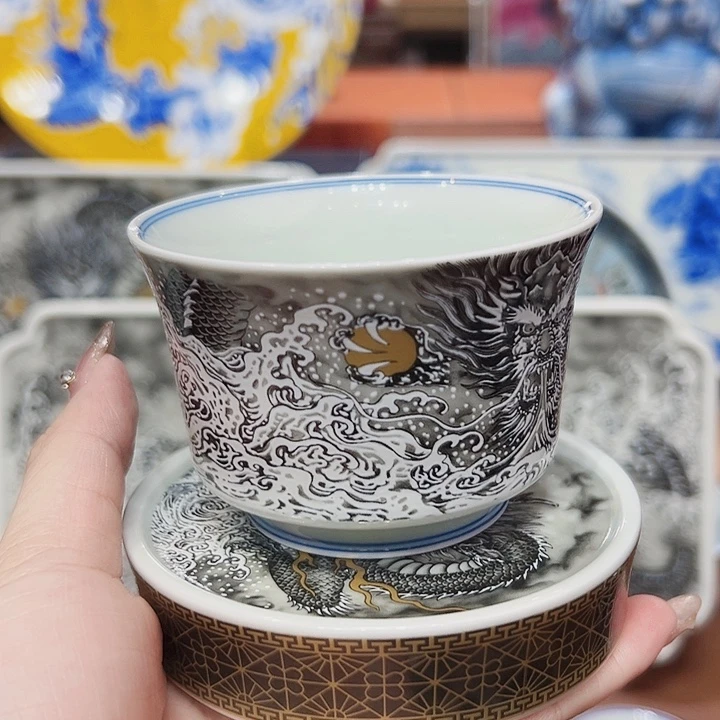 摆件H****)景德镇陶瓷艺术展在上海举办期间举行e
