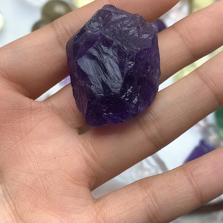 水晶摆件未镶嵌；***…摆件