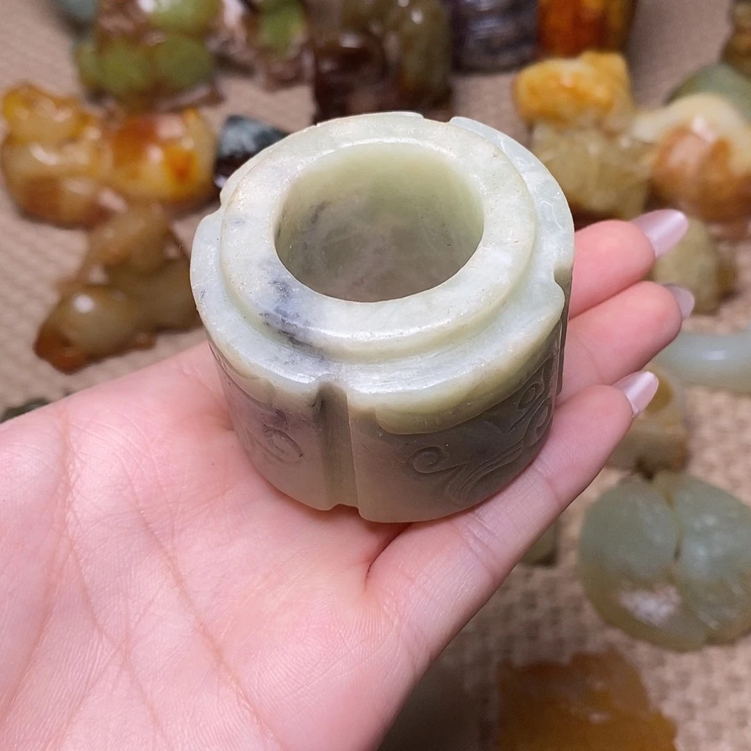 未镶嵌蛇纹石玉颈饰