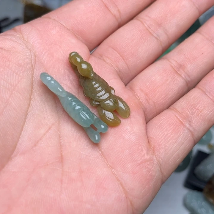 K***y翡翠未镶嵌颈饰蝎子