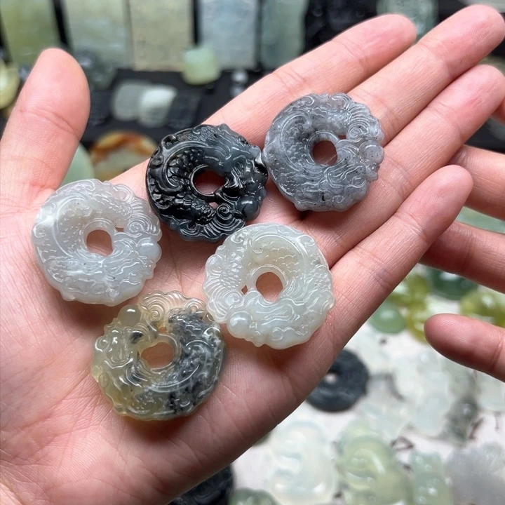 蛇纹石玉颈饰未镶嵌