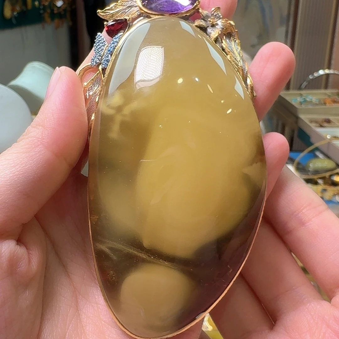 琥珀未镶嵌颈饰吊坠