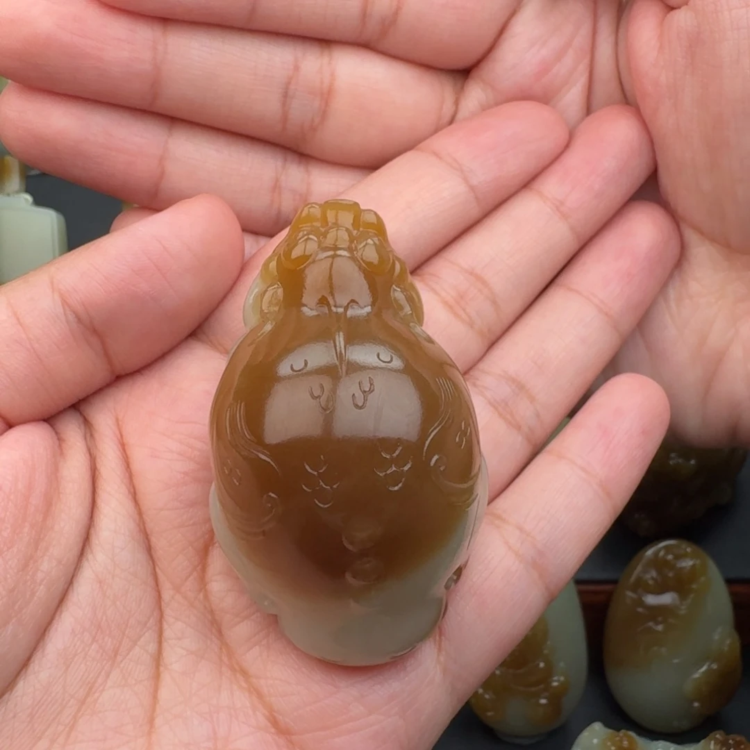 黑***╕颈饰未镶嵌和田玉