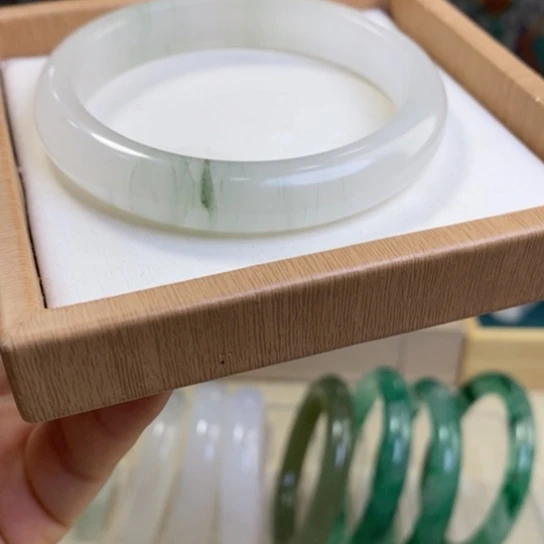 【闪购商品】石英质玉（金丝玉）手镯未镶嵌