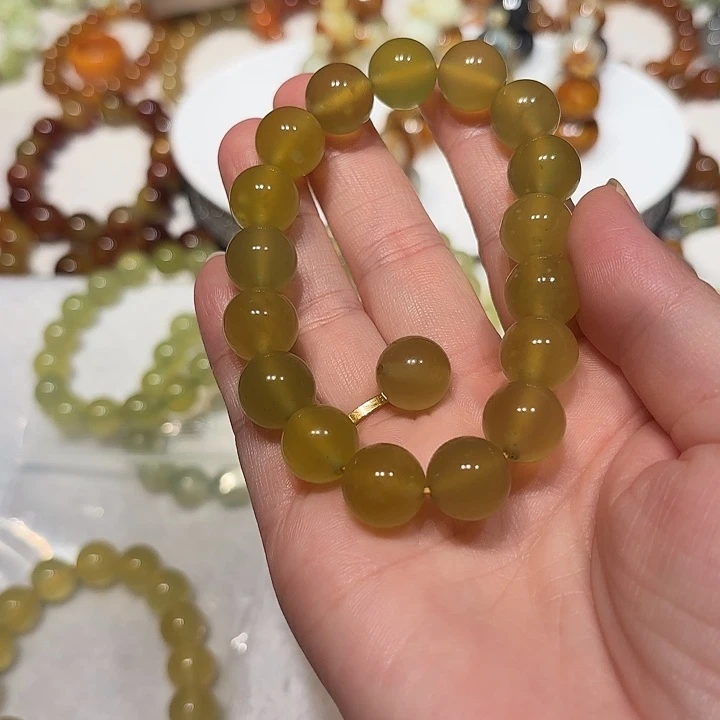 梅****未镶嵌蛇纹石玉手串