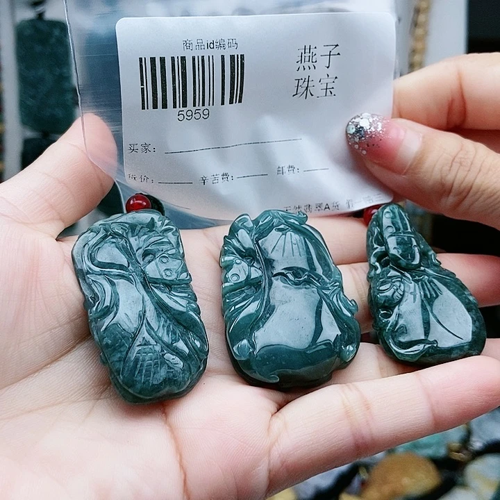 颈饰足铂镶嵌翡翠翡翠