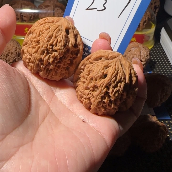 小***菲吊坠桃核全品南疆 42尺  237号