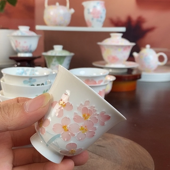 绣球花釉下品茗杯
