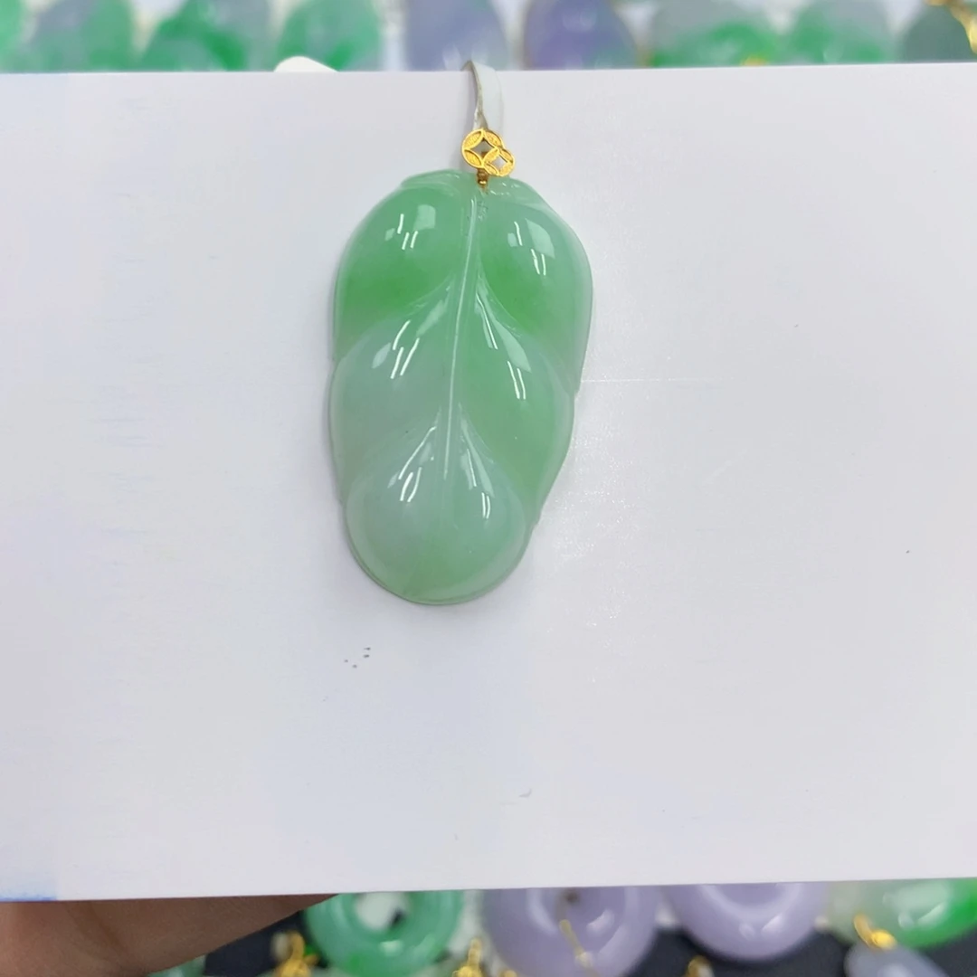 翡翠18K金镶嵌颈饰翡翠