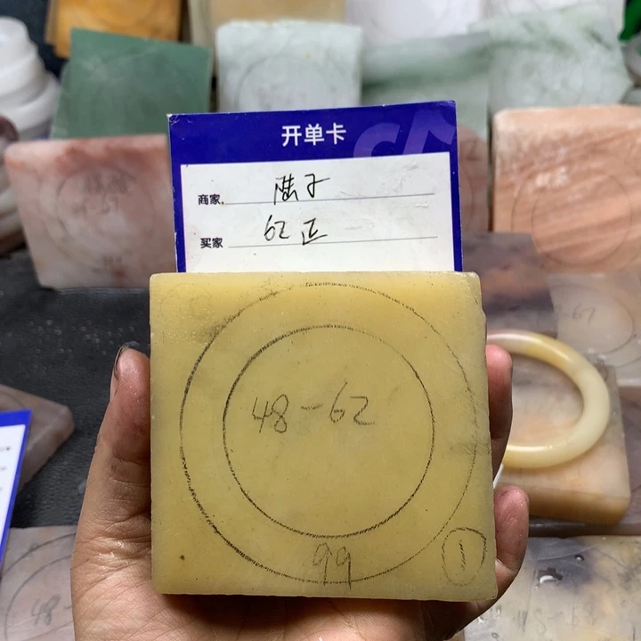 石英质玉手镯未镶嵌陆*定制手镯