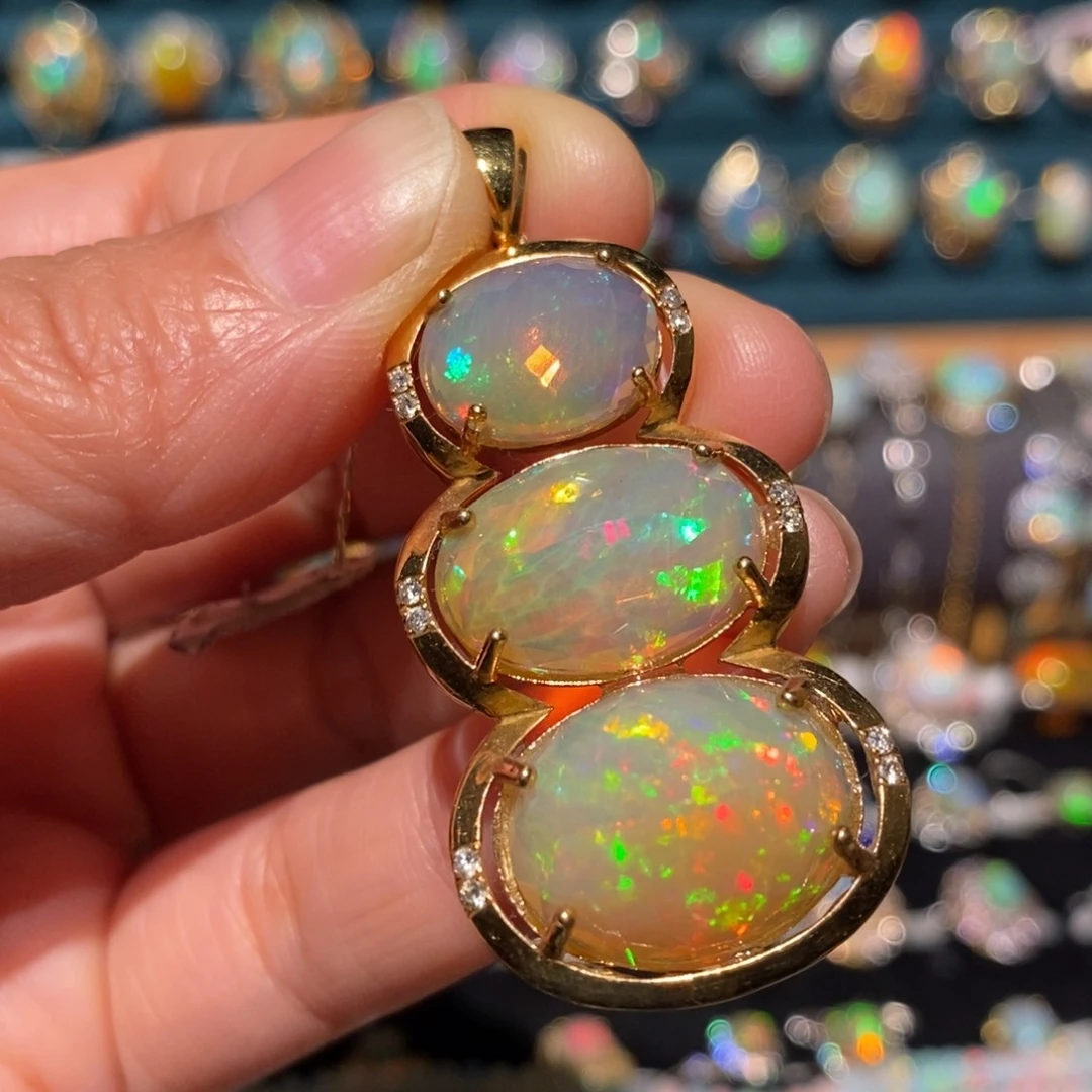 欧泊18K金镶嵌吊坠