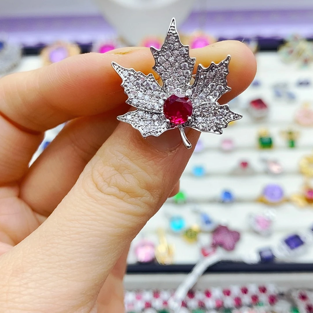 未镶嵌红宝石胸饰