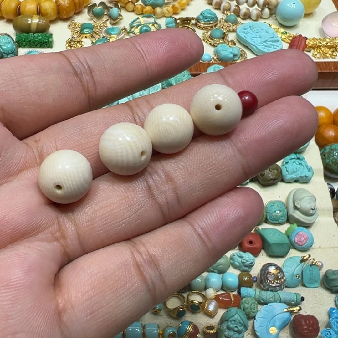 三***七颈饰未镶嵌南红玛瑙