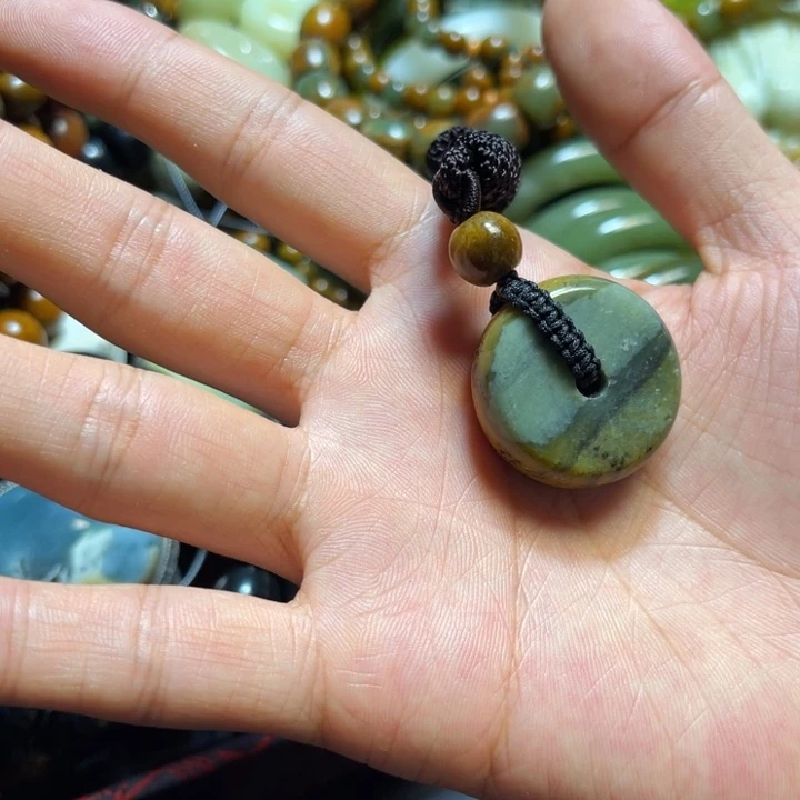 手链未镶嵌岫岩河磨玉（透闪石质玉）