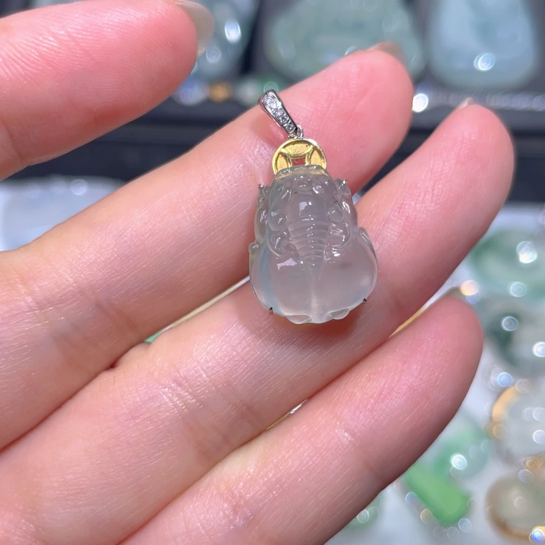 颈饰18K金镶嵌翡翠翡翠
