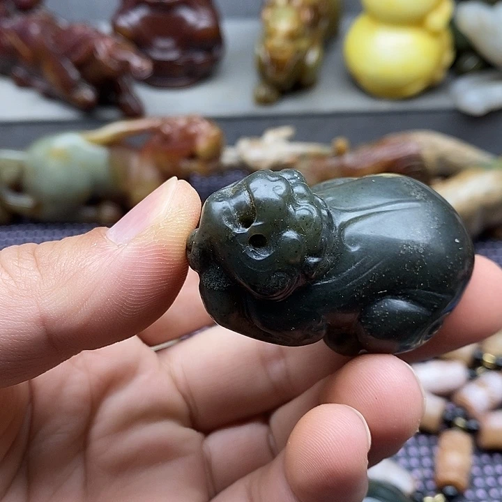 未镶嵌蛇纹石玉颈饰