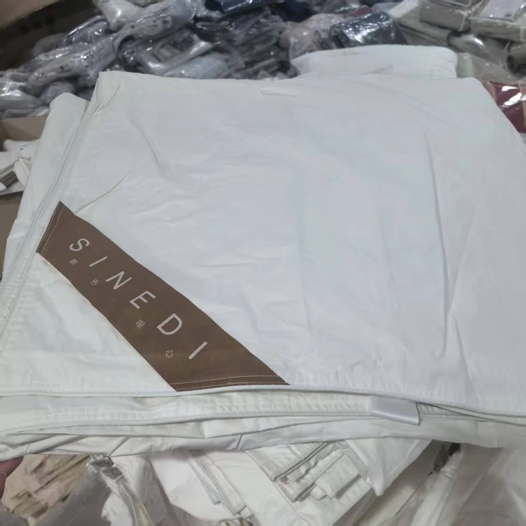 白色高支全棉被壳（有分格走线）200*230    1.6kg
