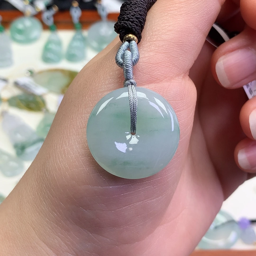 翡翠未镶嵌颈饰平安扣