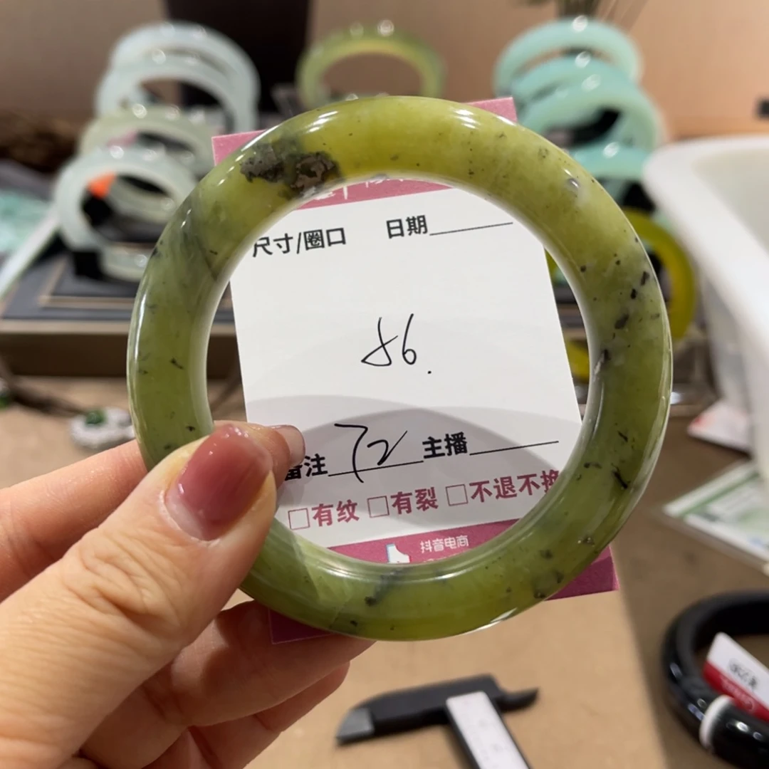 蛇纹石玉手镯未镶嵌