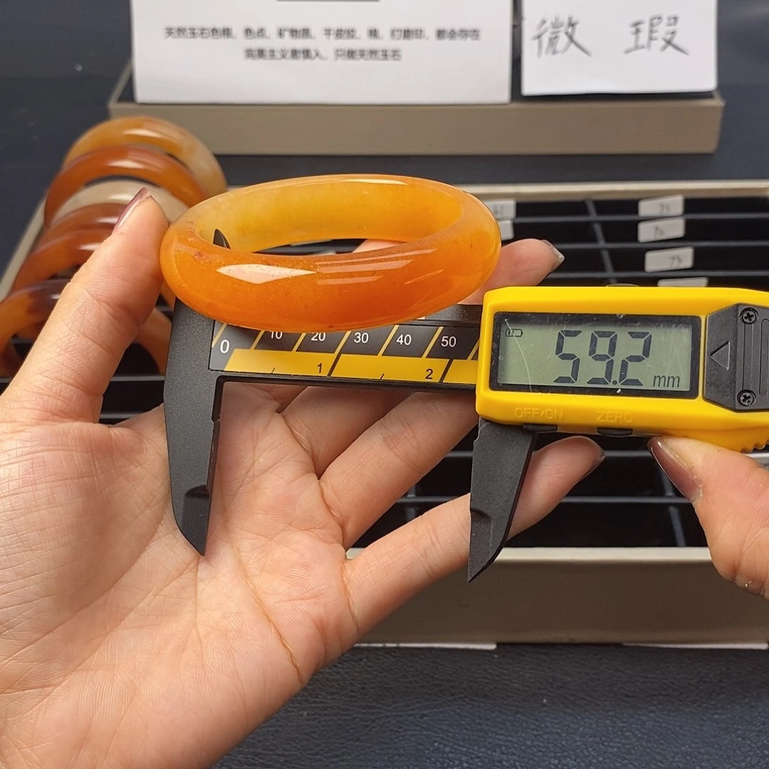 未镶嵌石英质玉（黄龙玉）手镯47号茄子山金沙老油红如血黄龙