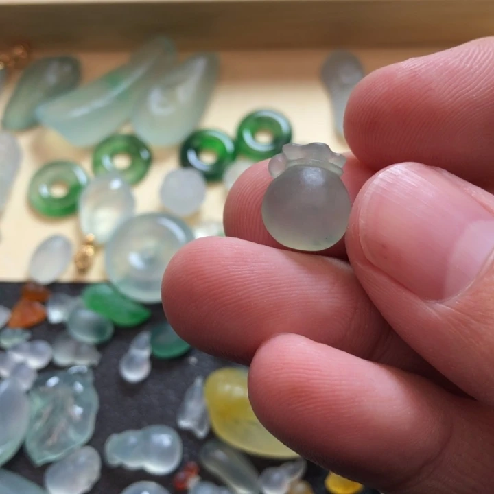 定制翡翠未镶嵌挂件