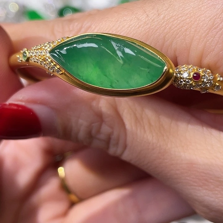 翡翠18K金镶嵌颈饰