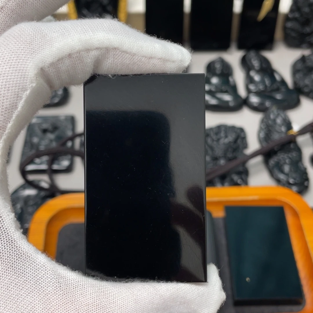 新***长蛇纹石玉未镶嵌吊坠