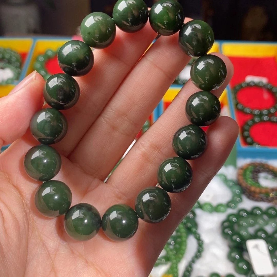 和田玉（碧玉）手链未镶嵌菠菜绿原皮矿点