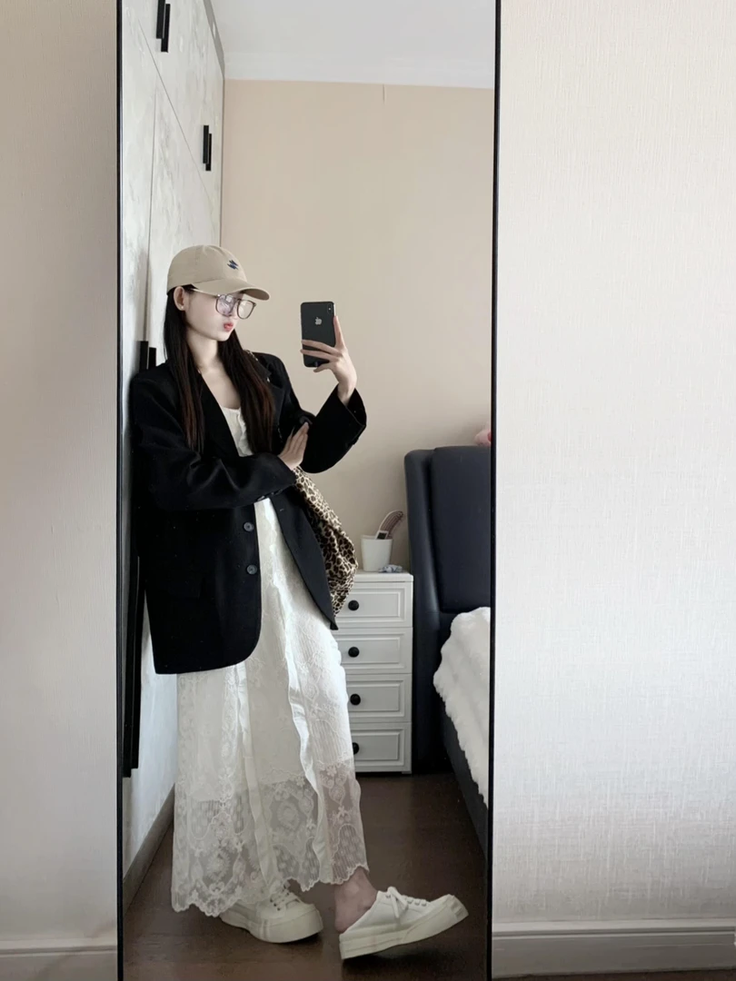 2025秋季韩系穿搭一整套黑色西装外套女搭配蕾丝吊带连衣裙两件套