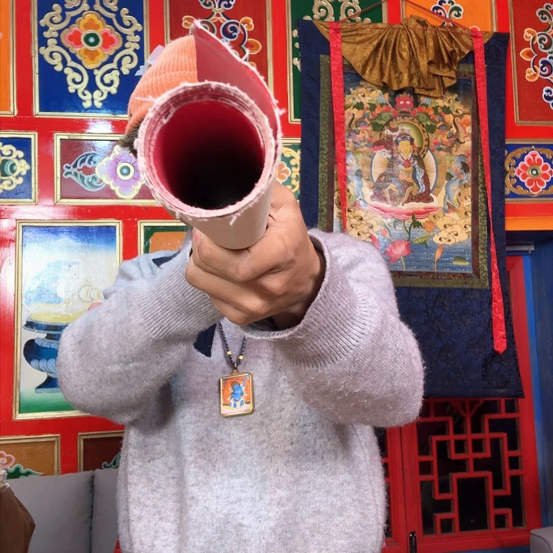 吊坠金唐雕刻四臂观音唐卡