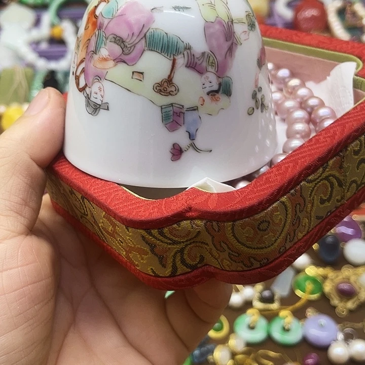 劳***飞青花彩绘小主人杯子