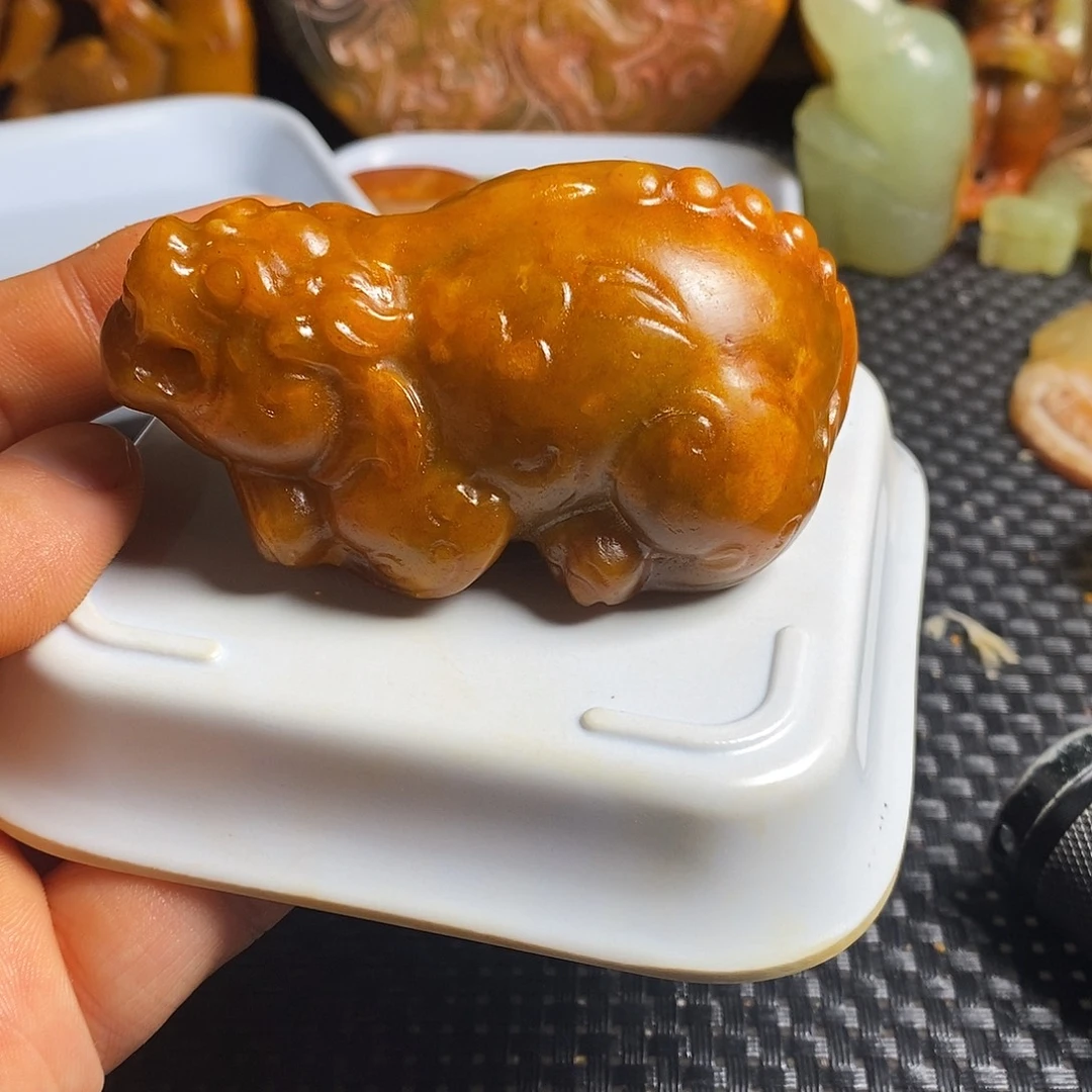 岫岩老玉（透闪石质玉）未镶嵌珠宝奇石