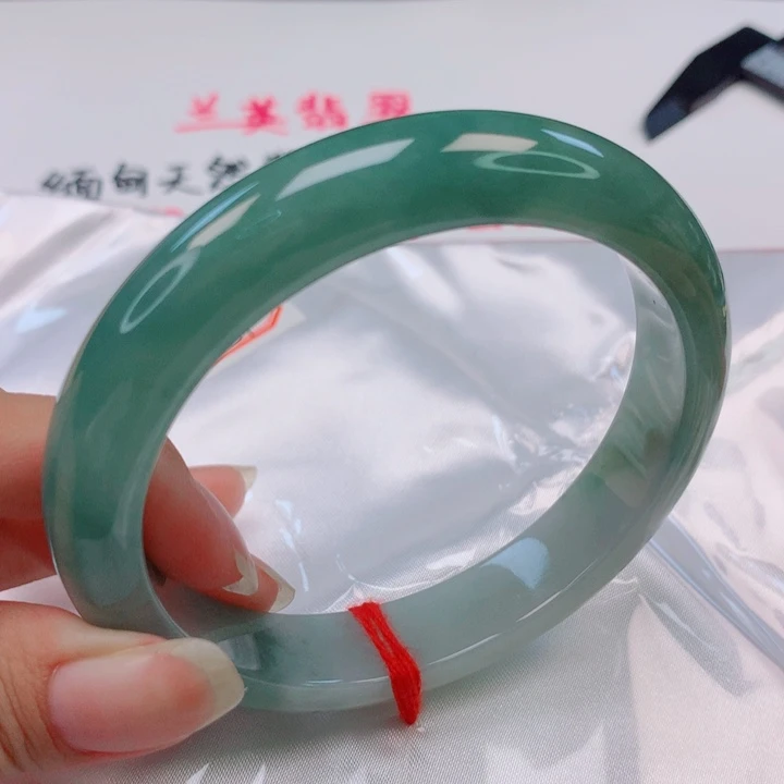 翡翠手镯未镶嵌61圈