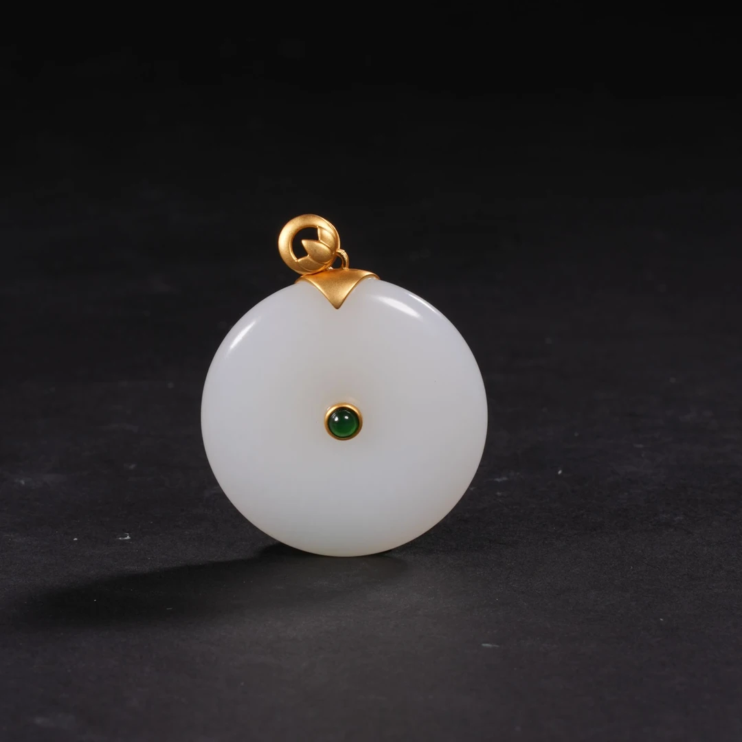 lot7 18K金镶羊脂平安扣/保利拍卖