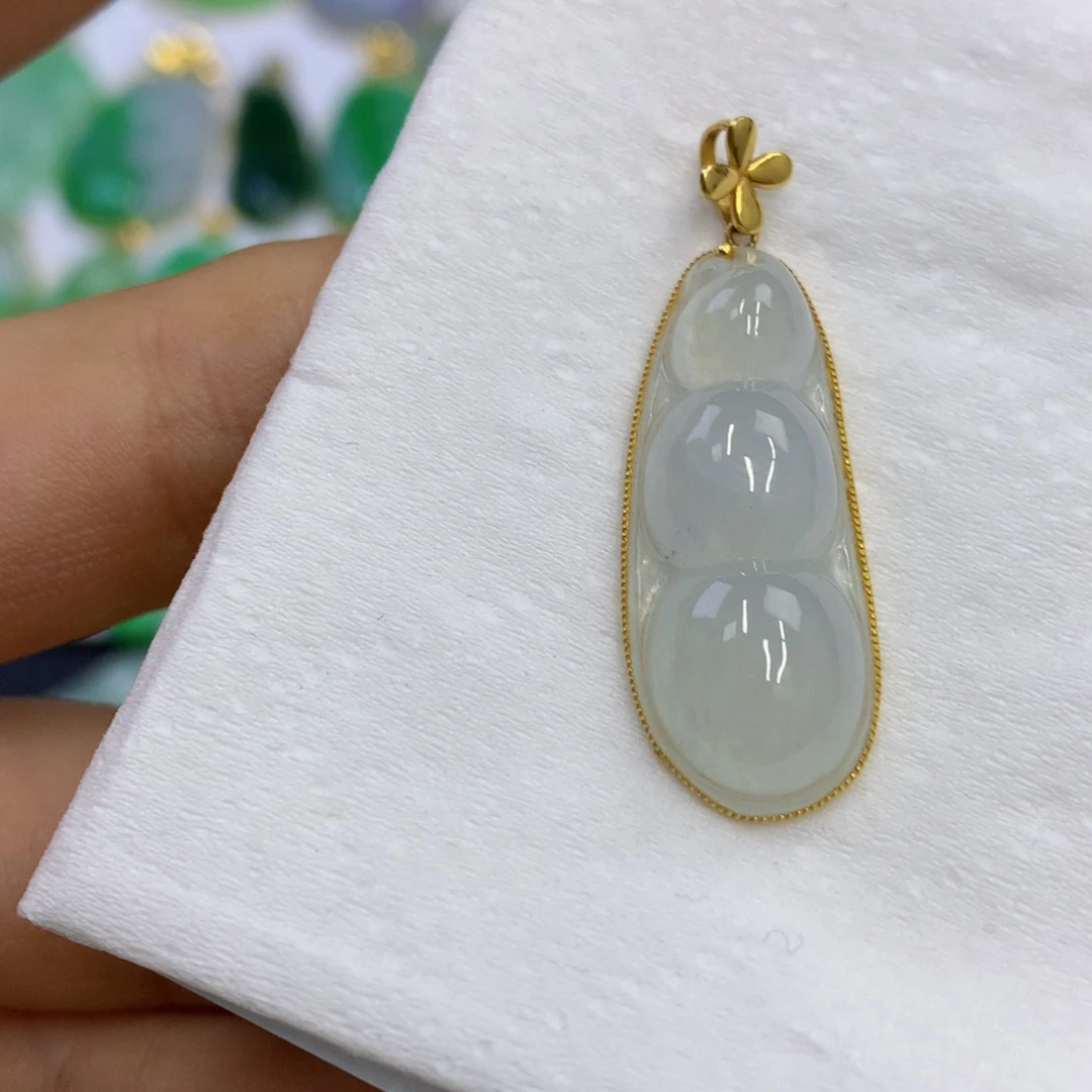 翡翠18K金镶嵌颈饰翡翠