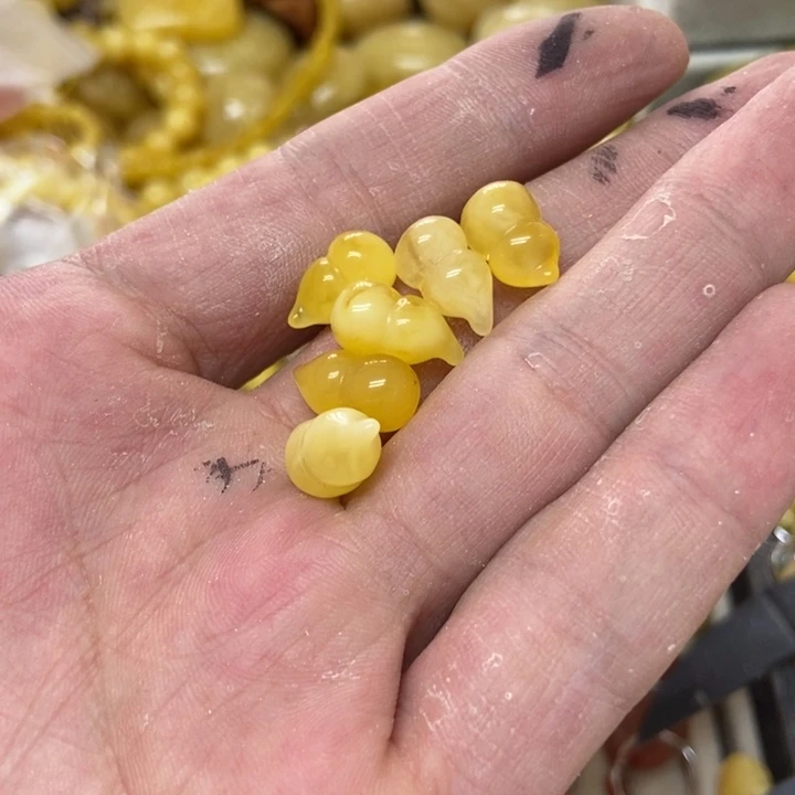 未镶嵌蜜蜡裸石多样性发货2个