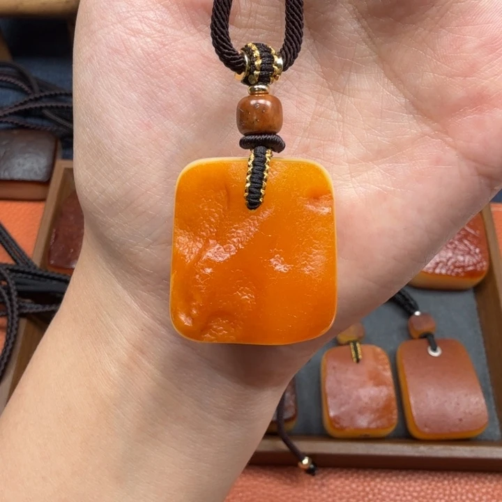 蜜蜡未镶嵌吊坠(赠链)