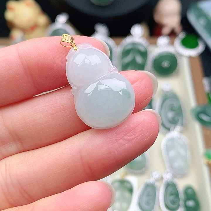 颈饰18K金镶嵌翡翠吊坠