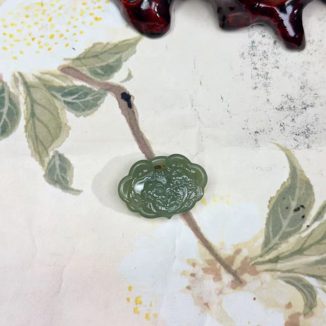 天然和田玉老料如意锁吊坠油润细糯