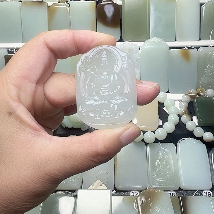 颈饰未镶嵌和田玉诸**温