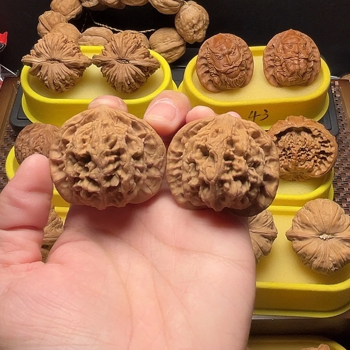 文玩核桃吊坠麦虎