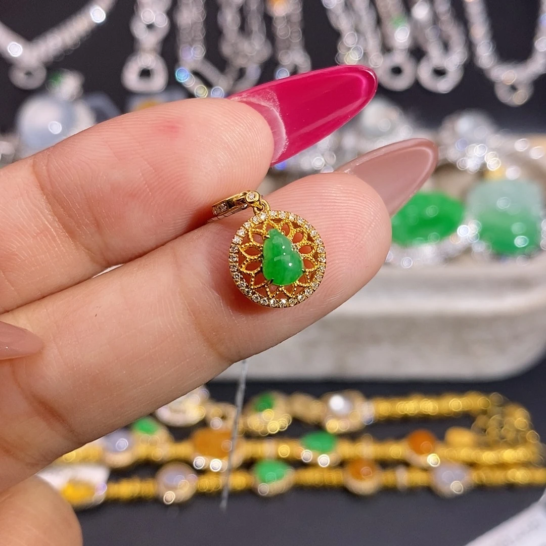 翡翠18K金镶嵌颈饰