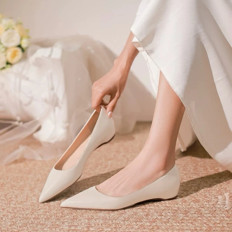 XD96法式单鞋女2025新款春秋尖头平底鞋子浅口百搭通勤