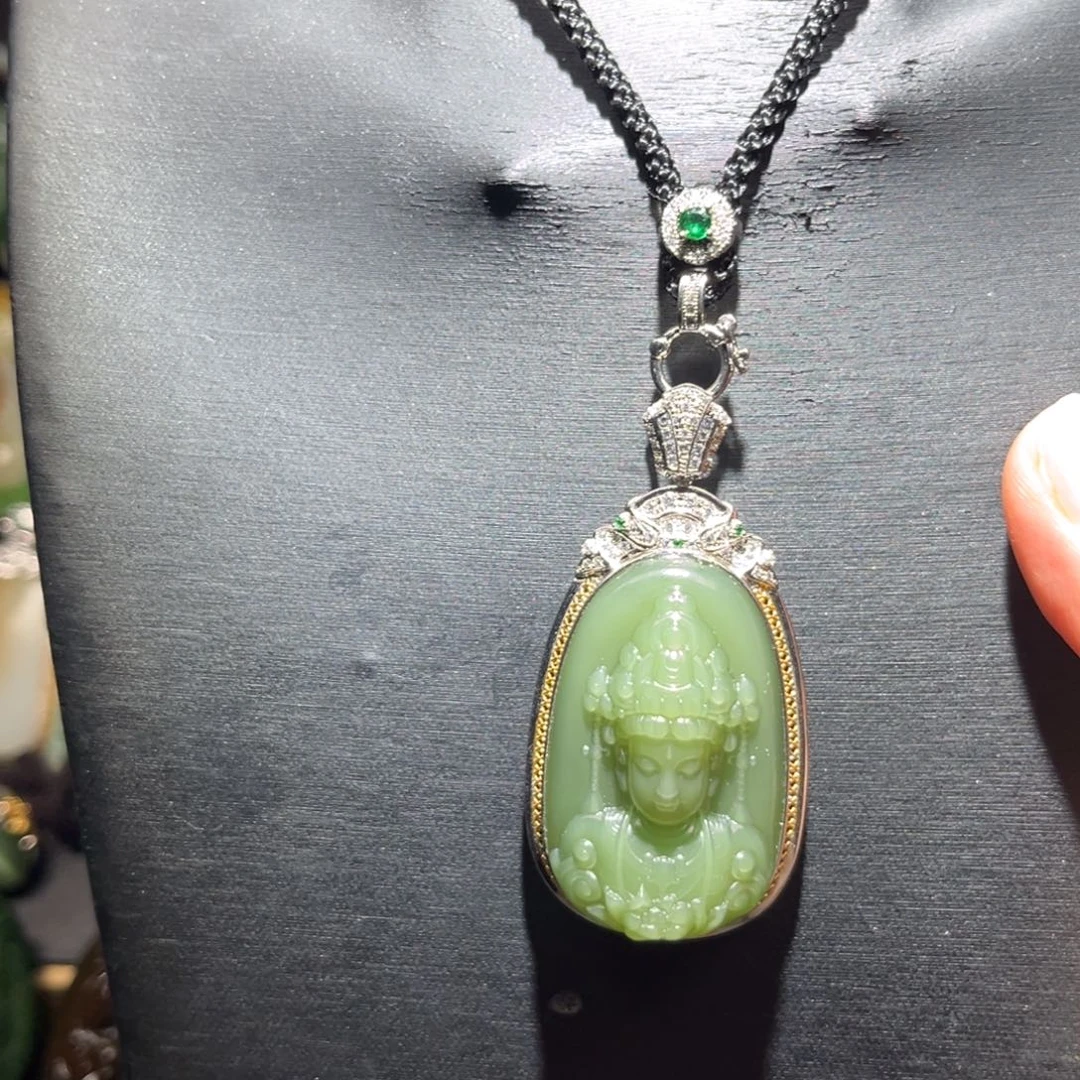 啾***啾和田玉未镶嵌颈饰