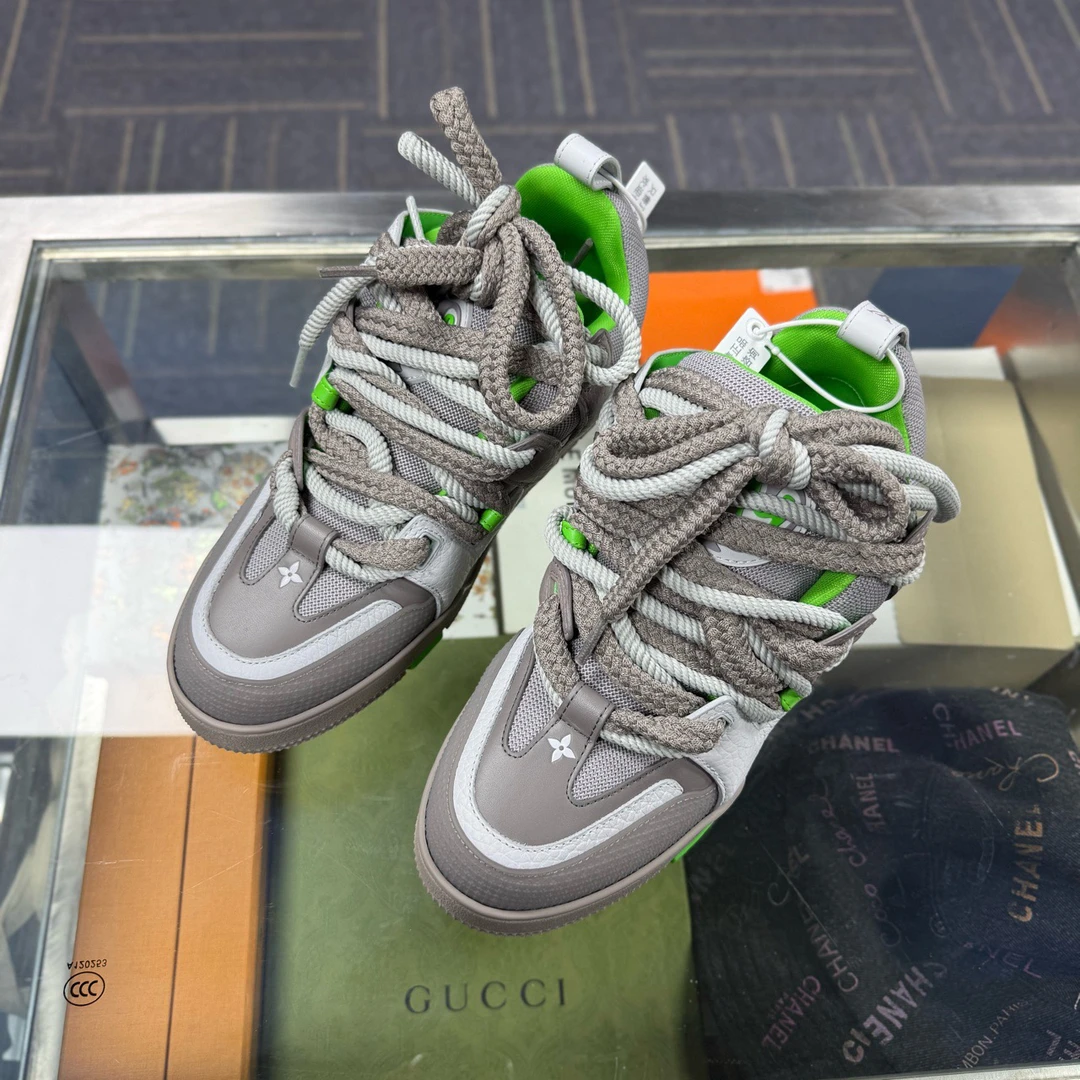 全新未使用 LouisVuitton/路易威登 SKATE 原盒 尺码/UK6 YH16435