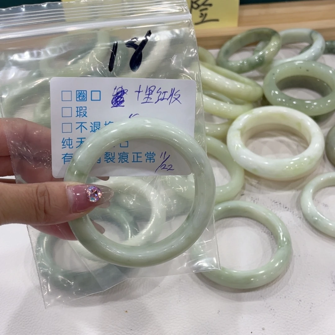 ｛****蛇纹石玉未镶嵌手镯