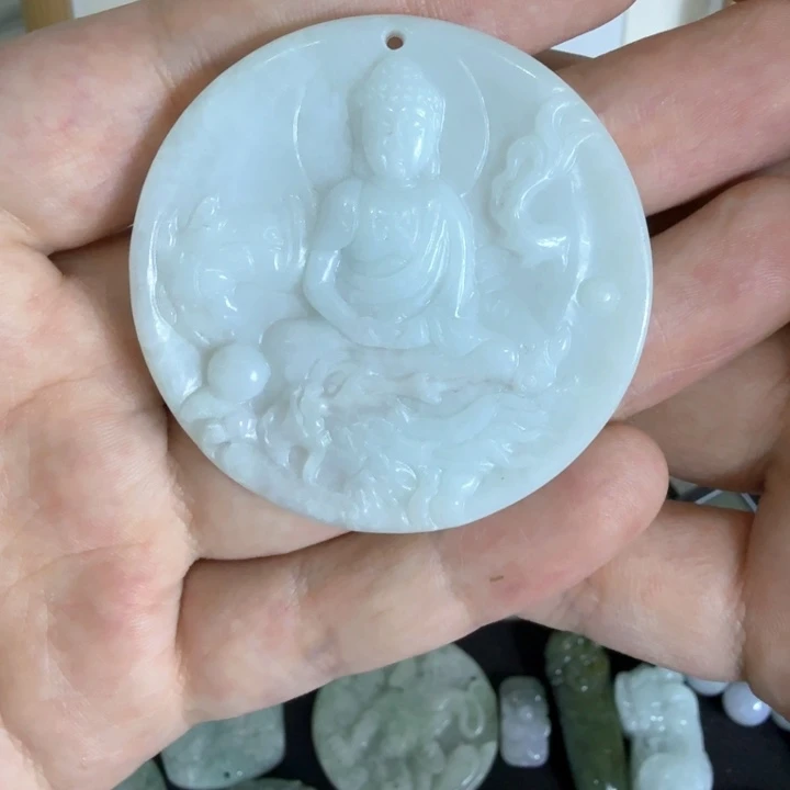 翡翠挂件未镶嵌翡翠