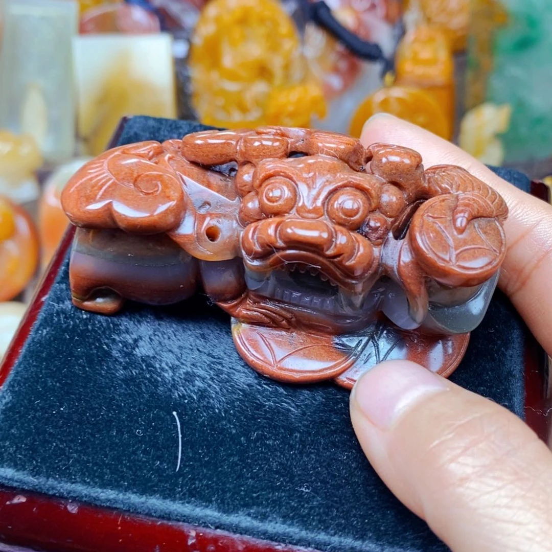 石英质玉（黄龙玉）未镶嵌颈饰