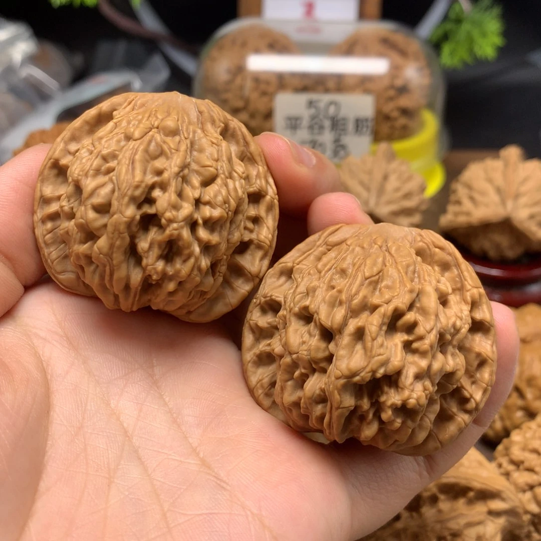 文玩核桃吊坠45虎头